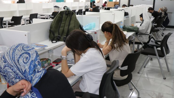 HALİLİYE BELEDİYESİ KÜTÜPHANELERİ, GENÇLERİN EĞİTİM YOLCULUĞUNA REHBERLİK EDİYOR