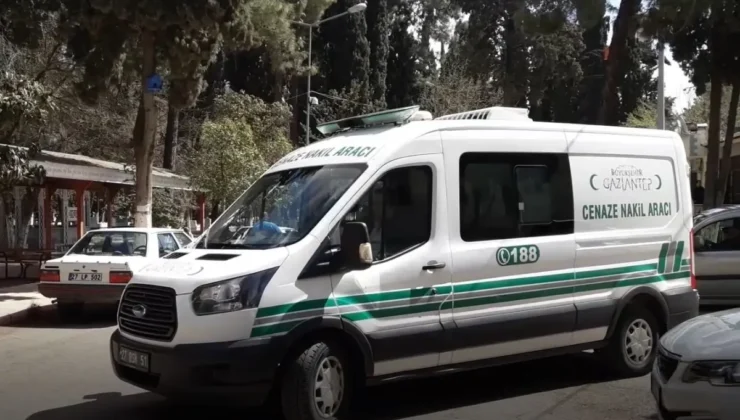 Uygunsuz davranan sevgilileri uyardı, motosiklet kaskıyla öldürdü