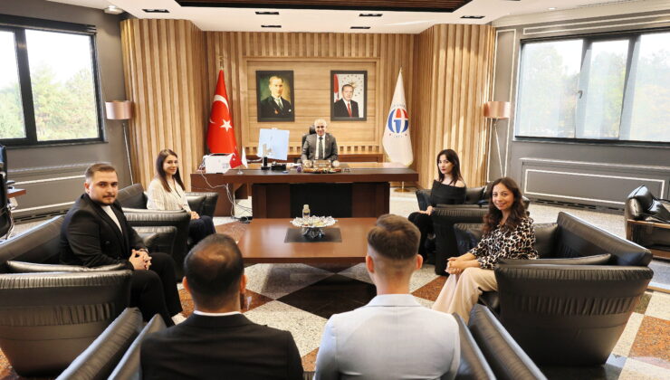 GAÜN’DE 6 ŞUBAT DEPREMLERİNE DAİR BİLİMSEL DERLEME ÇALIŞMASI REKTÖRE TAKDİM EDİLDİ