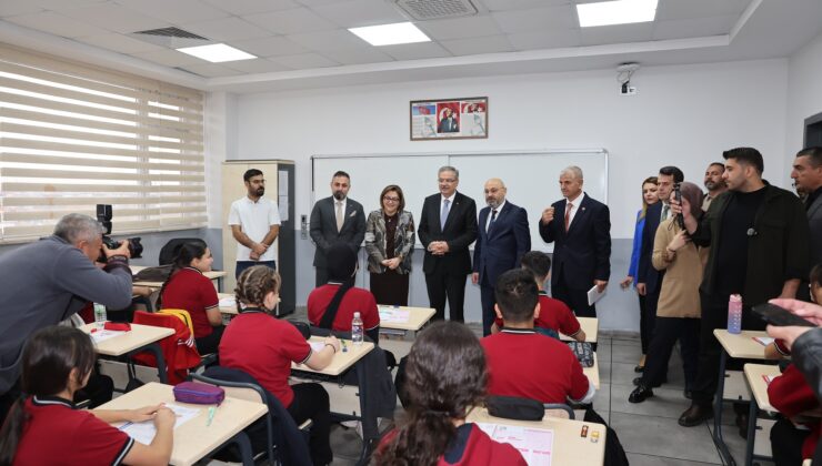 GAZİANTEP BÜYÜKŞEHİR, KENT GENELİNDE 8. VE 12. SINIFLARA YÖNELİK DENEME SINAVLARINA DEVAM EDİYOR