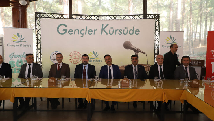 KAHRAMANMARAŞ’TA “GENÇLER KÜRSÜDE” PROJESİ TANITILDI: YENİ DÖNEM İÇİN PROTOKOL İMZALANDI