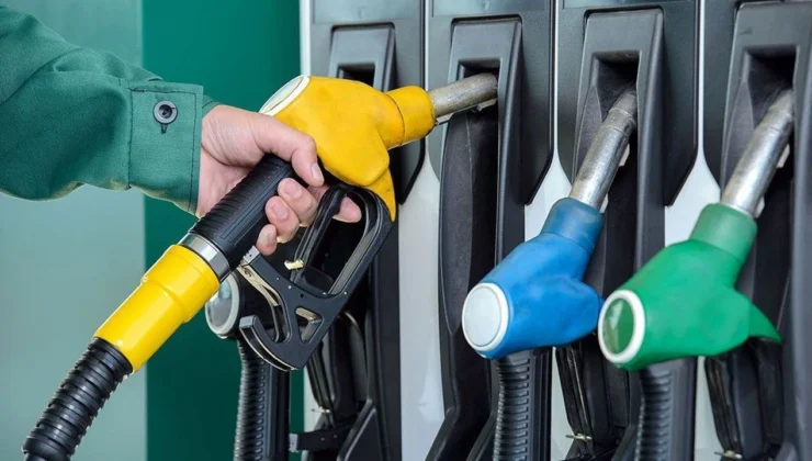 Akaryakıt fiyatlarına gelen peş peşe zamlar gündemden düşmüyor. Son gelen zam ile birlikte Gaziantep’te akaryakıt ücretleri 60 lira dayandı…