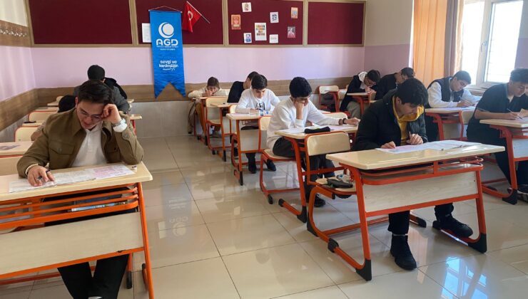 Anadolu Gençlik Derneği Gaziantep Şubesi, “Gençler Efendimizin İzinde” temasıyla Siyer-i Nebi yarışması düzenledi.