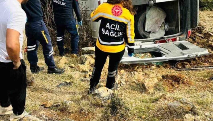 Gaziantep’in Nurdağı ilçesinde tarım işçilerini taşıyan minibüsün şarampole devrildi.