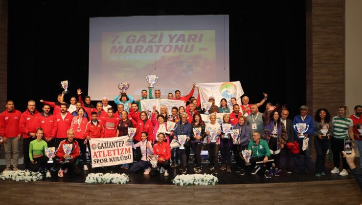 7’NCİ GAZİ YARI MARATONU ÖDÜLLERİ SAHİPLERİNİ BULDU
