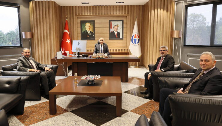Gaziantep Bilişimci İş Adamları Derneği (GABİAD) heyeti, Gaziantep Üniversitesi (GAÜN) Rektörü Prof. Dr. Sait Mesut Doğan’ı makamında ziyaret etti.