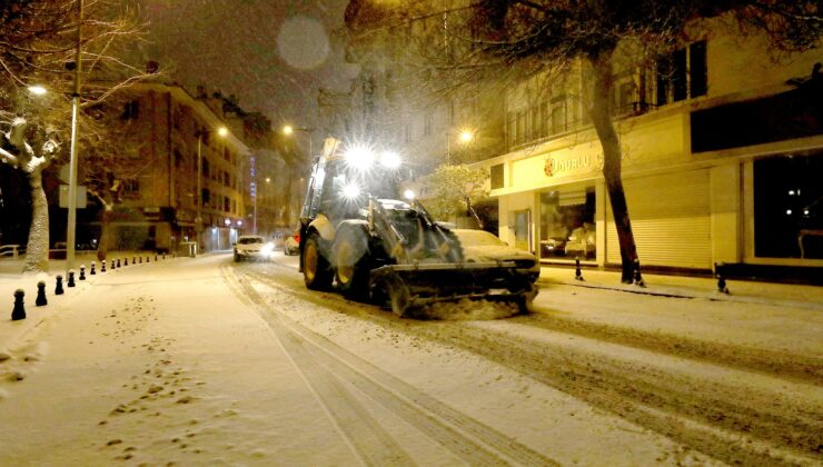 GAZİANTEP BÜYÜKŞEHİR YOĞUN KAR YAĞIŞINDA TÜM EKİPLERİYLE SAHADA