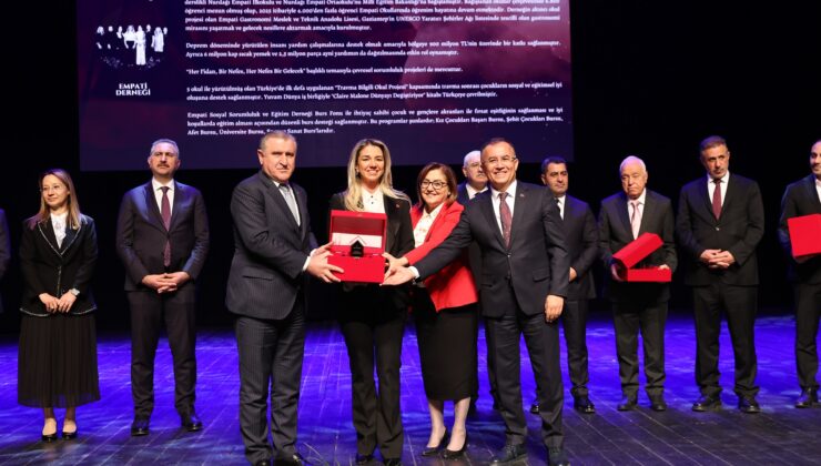 GAZİANTEP’E DEĞER KATANLAR ÖDÜLLENDİRİLDİ