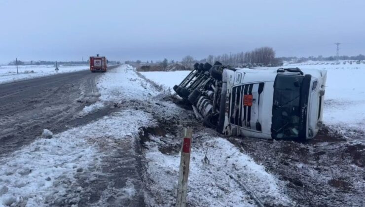 Gaziantep Şanlıurfa yolunda asit yüklü tanker devrildi: 1 yaralı