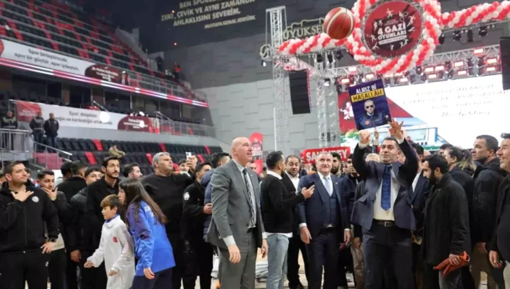 Gaziantep’te Kamil Ocak Spor Salonu Açıldı