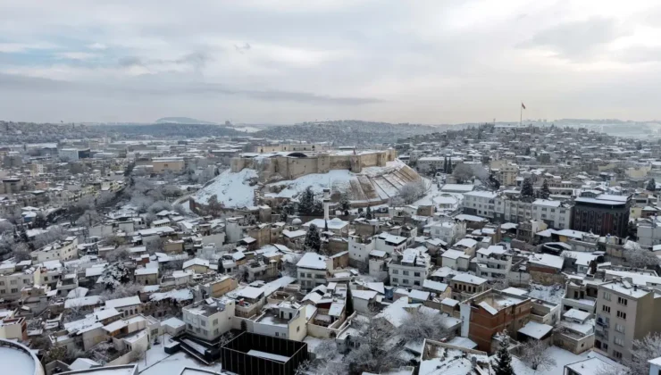 Gaziantep’te yarın kar yağışı nedeniyle okullar bir gün tatil edildi.