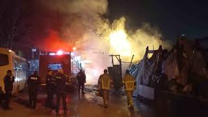 Gaziantep’te okulda yangın çıktı itfaiye müdahale ediyor!