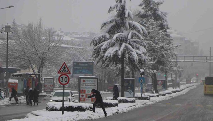 Meteorolojiye göre Gaziantep’te perşembe ve cuma günleri yeniden kar yağışı bekleniyor.