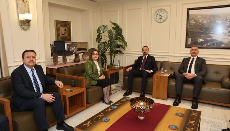 AK PARTİ GENEL BAŞKAN YARDIMCISI ZORLU, BAŞKAN ŞAHİN’İ MAKAMINDA ZİYARET ETTİ