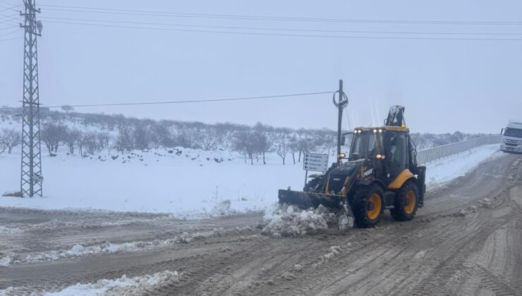 GAZİANTEP BÜYÜKŞEHİR’DEN KÖY YOLLARINDA YOĞUN KARLA MÜCADELE