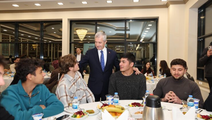 BAŞKAN TAHMAZOĞLU, YKS’DE İLK 1.000’E GİREN GENÇLERLE BULUŞTU