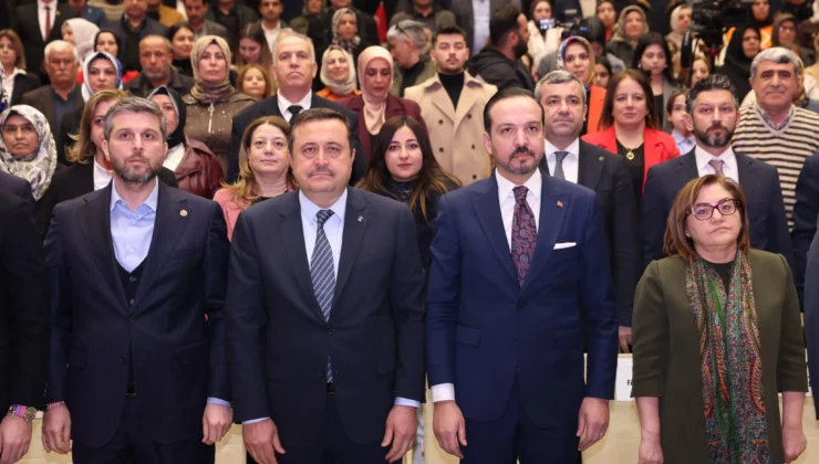 Ak Parti Gaziantep teşkilatı düzenlenen toplantı ile bir araya geldi.