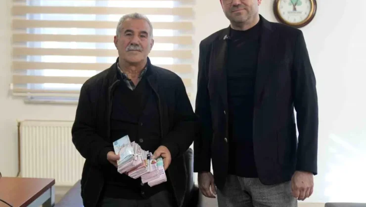 Para poşetini çöpe attı, çöp poşetiyle bankaya gitti