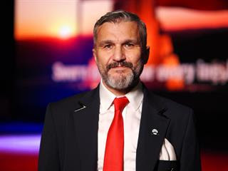 “Karneye Bakarken Aslında Çocuğunuzu Değil, Kendi Egonuzu Görüyor Olabilirsiniz”