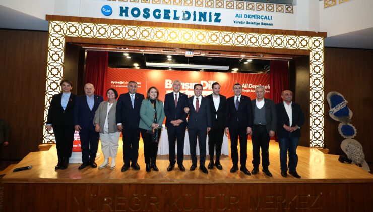 YÜREĞİR’DE “BARIŞIN DİLİ HUKUK VE DEMOKRASİ OLMALI” KONFERANSI