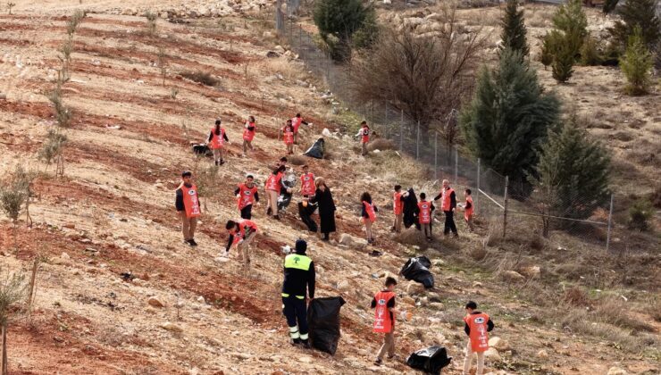 ŞEHİTKAMİLDE MİNİK ELLERDEN DOĞAYA BÜYÜK KATKI ÇEVRE BİLİNCİ ORMANDA YEŞERDİ