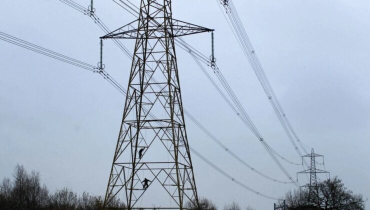 Gaziantep’in lüks mahallesi’nde toplam 12 saatlik elektrik kesintisi vatandaşı çileden çıkardı!