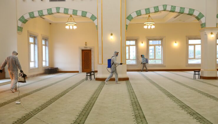 GAZİANTEP BÜYÜKŞEHİR, İLK TERAVİH ÖNCESİ CAMİLERİ GÜL SUYU İLE YIKIYOR