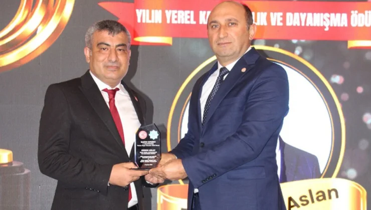 Dr. Ekrem Aslan’ı Gururlandıran Ödül