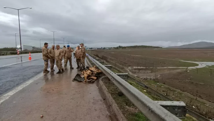 Gaziantep’te Askeri Araç Devrildi: 10 Yaralı