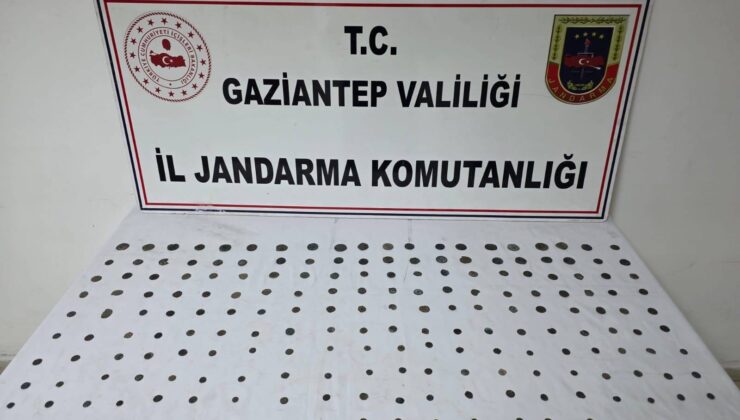 GAZİANTEP JANDARMADAN TARİHİ ESER OPERASYONU: 195 ADET SİKKE ELE GEÇİRİLDİ