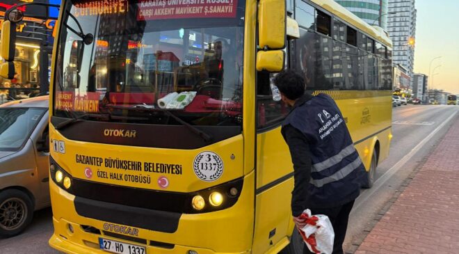 ANAHTAR PARTİ ŞAHİNBEY’DE RAMAZAN SEFERBERLİĞİ: MURAT ÜZÜMCÜ’NÜN TALİMATI VE MURAT ÖZDEMİR’İN KOORDİNASYONUYLA YOLLARDA İFTAR BEREKETİ