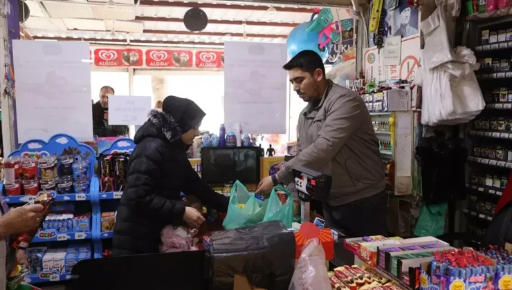 Gaziantep’te ihtiyaç sahiplerine destek için ‘Bakkal Kart’ uygulaması 3. kez hayata geçirildi.