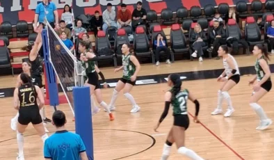 TVF Kadınlar Voleybol 1. Ligi B grubundaki ekibimiz Merinos Voleybol Takımı, evinde Sakarya Voleybol’a 3-2 kaybetti