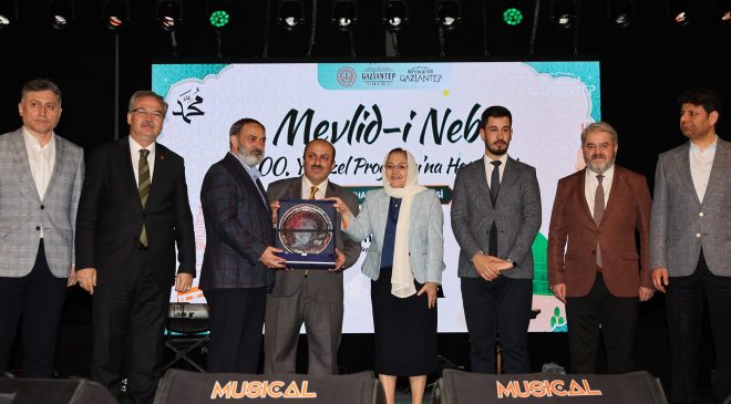 MEVLİD-İ NEBİ PROGRAMINDA 5 BİN VATANDAŞ BİR ARAYA GELDİ