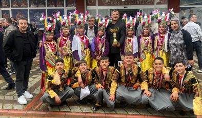 Suça sürüklenen değil, halk oyunlarına yönlendirilen çocuklar kazanır.