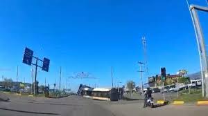 Facianın eşiğinden dönülen kazada 2 kişi hafif yaralandı.