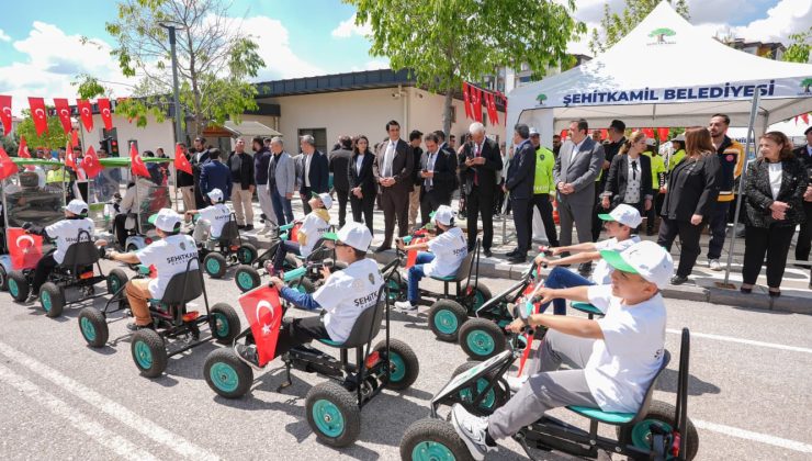 ŞEHİTKAMİL’DE TRAFİKTE FARKINDALIK PROGRAMI “ÇOCUKLARIMIZIN BİLİNÇLİ BİREYLER OLARAK YETİŞMESİNİ ÖNEMSİYORUZ”