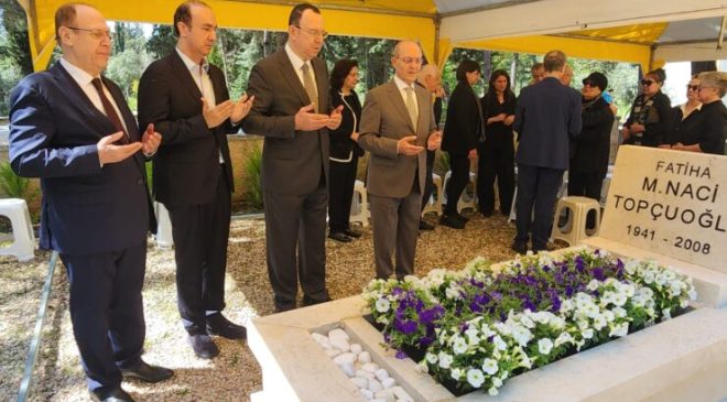 Gaziantep in duayen sanayicilerinden Naci Topçuoğlu Mezarı Başında Dualarla Anıldı 