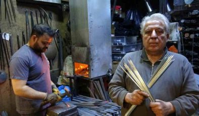 Gaziantep’te kebap şişleri bayram için hazırlanıyor
