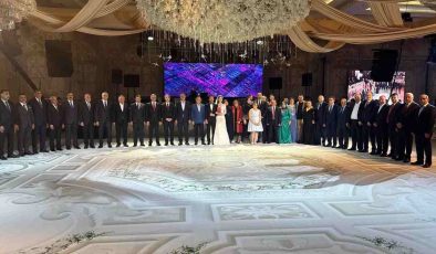 Gaziantep’te Görkemli Düğün! İş ve Siyaset Dünyası Aynı Masada Buluştu