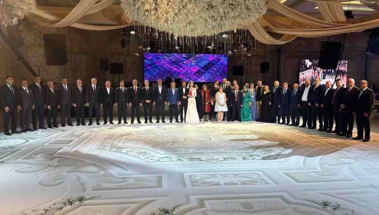 Gaziantep’te Görkemli Düğün! İş ve Siyaset Dünyası Aynı Masada Buluştu