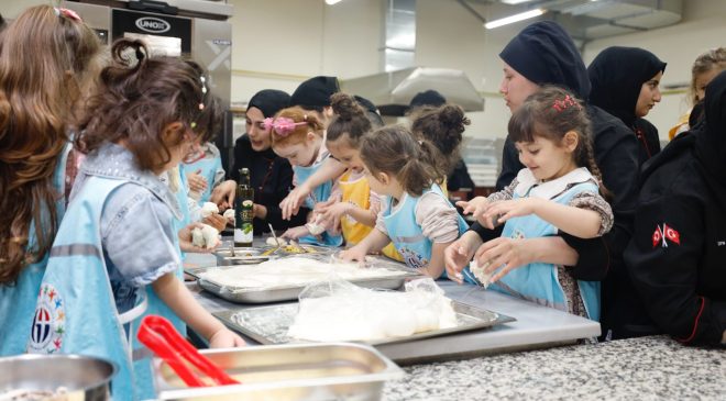 GİBTÜ Mutfağında Minik Şeflerin Gastronomi Yolculuğu: Eğlence ve Lezzet Bir Arada!