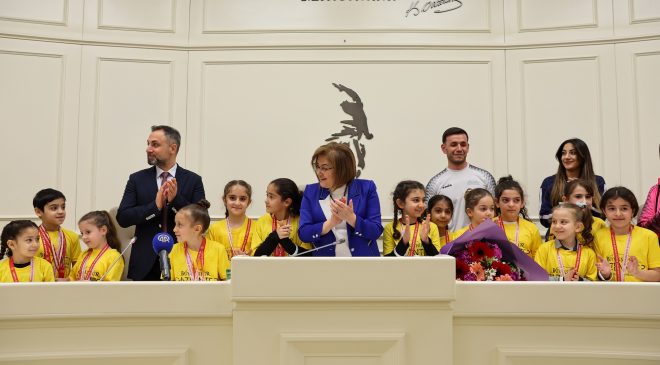 BAŞKAN FATMA ŞAHİN, ŞAMPİYON SPORCULARLA BİR ARAYA GELDİ