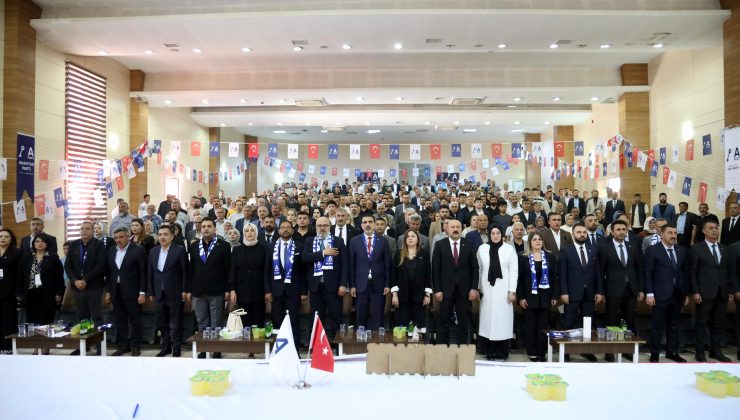 ANAHTAR PARTİ’DEN KARKAMIŞ’TA GÖVDE GÖSTERİSİ: BARAK’IN SORUNLARI KONGREYE DAMGA VURDU!
