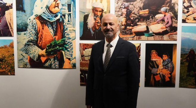 GAZETECİ ALİ ATALAR’IN “ANADOLU’NUN YÜZLERİ “ SERGİSİ İLGİ GÖRÜYOR