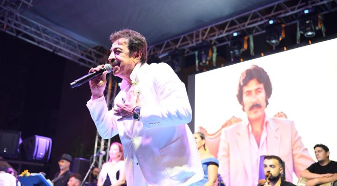 AHMET SELÇUK İLKAN’IN 50. SANAT YILI YOLCULUĞU ADANA’DA BAŞLIYOR