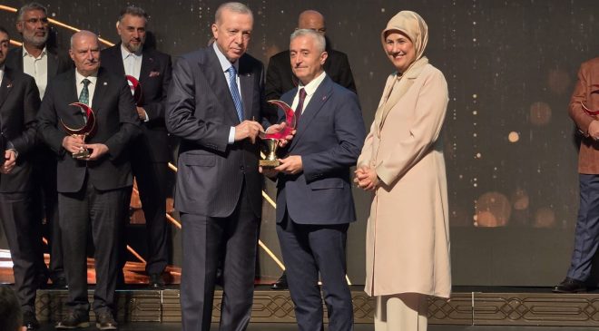 CUMHURBAŞKANI ERDOĞAN’DAN BAŞKAN TAHMAZOĞU’NA BİRİNCİLİK ÖDÜLÜ