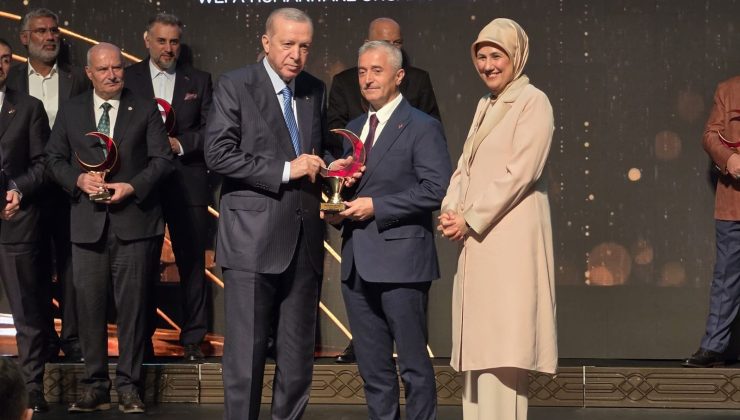 CUMHURBAŞKANI ERDOĞAN’DAN BAŞKAN TAHMAZOĞU’NA BİRİNCİLİK ÖDÜLÜ