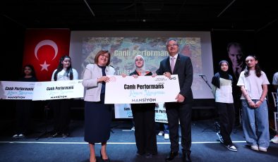 GAZİANTEP’TE SANATLA YÜKSELEN ÖĞRENCİLER ÖDÜLLENDİRİLDİ