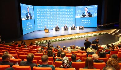 GSO YÖNETİM KURULU BAŞKANI ADNAN ÜNVERDİ, GAZİANTEP-HALEP KENT EKONOMİLERİ ZİRVESİ’NDE KONUŞTU